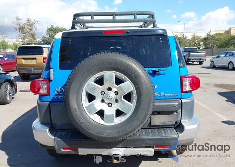 2007 Toyota Fj Cruiser z USA, uszkodzony, nr VIN JTEBU11F170089069